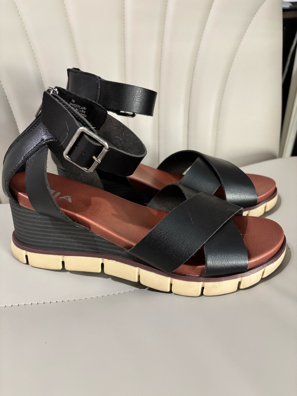 Mia Lauri sandals 9M